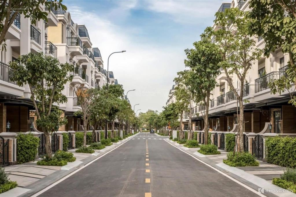 Bán nhà sân vườn the classia, đối diện công viên