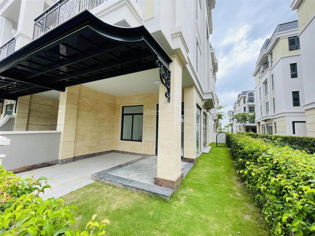 Bán nhà sân vườn the classia, đối diện công viên