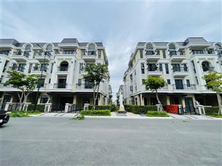 Bán nhà sân vườn the classia, đối diện công viên