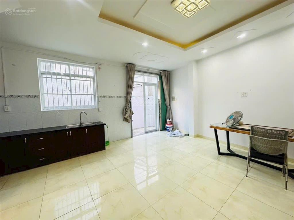 Cần bán nhà 1tr2 lầu cach biển bãi trước đi bộ khoảng 5 phút