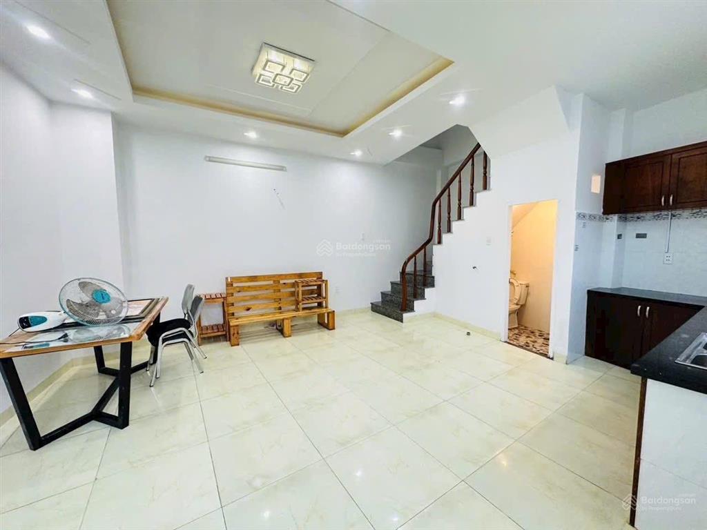 Cần bán nhà 1tr2 lầu cach biển bãi trước đi bộ khoảng 5 phút