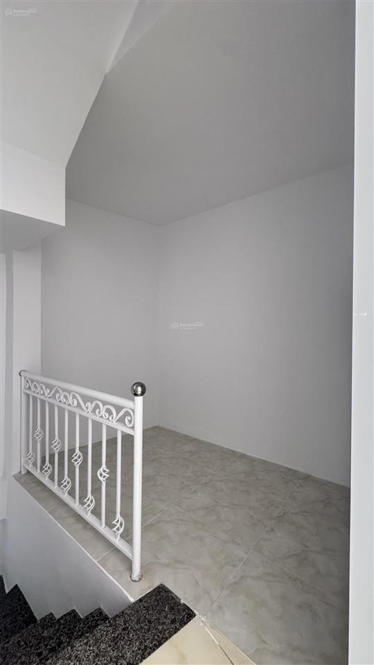 Bán nhà đẹp, xây kiên cố chắc chắn, 1 trệt 2 lầu, hẻm ô tô cách bãi trước 5 phút đi bộ