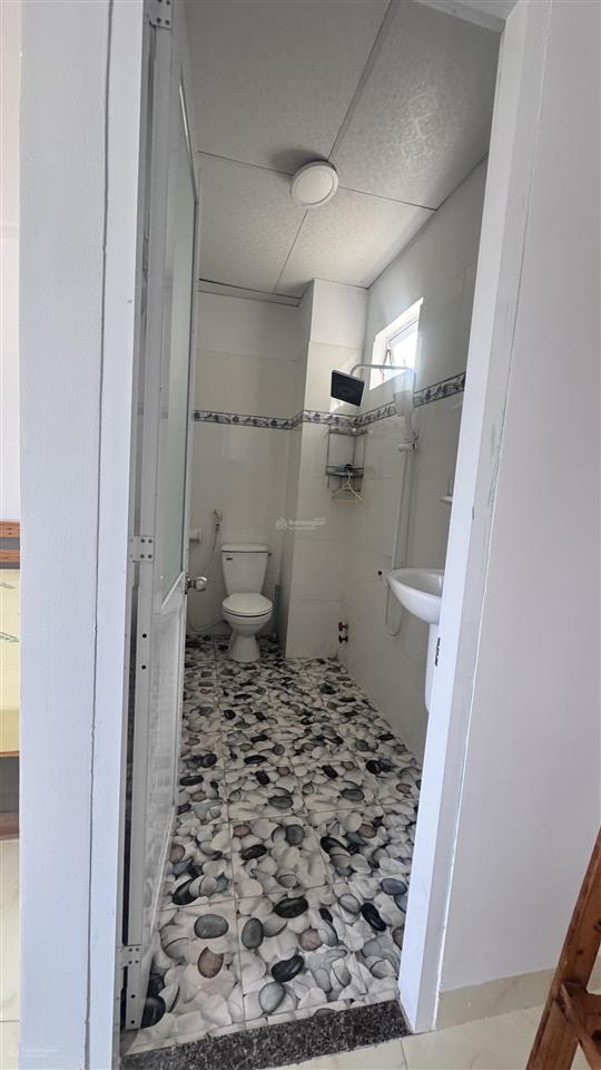 Bán nhà đẹp, xây kiên cố chắc chắn, 1 trệt 2 lầu, hẻm ô tô cách bãi trước 5 phút đi bộ
