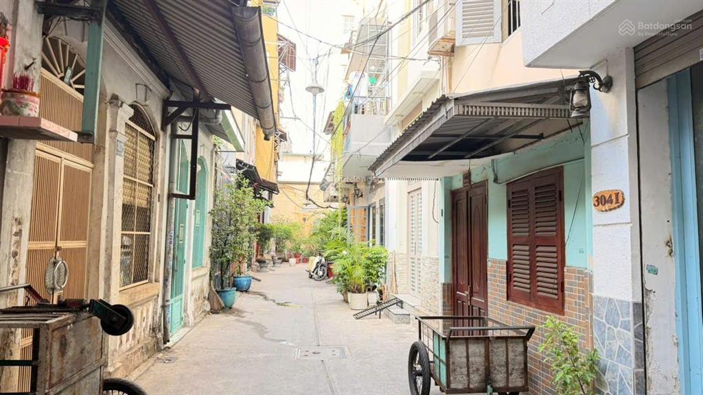 Bán gấp nhà mặt phố 302/8 hai bà trưng, phường tân định, giá 9,8 tỷ, 40,2m2