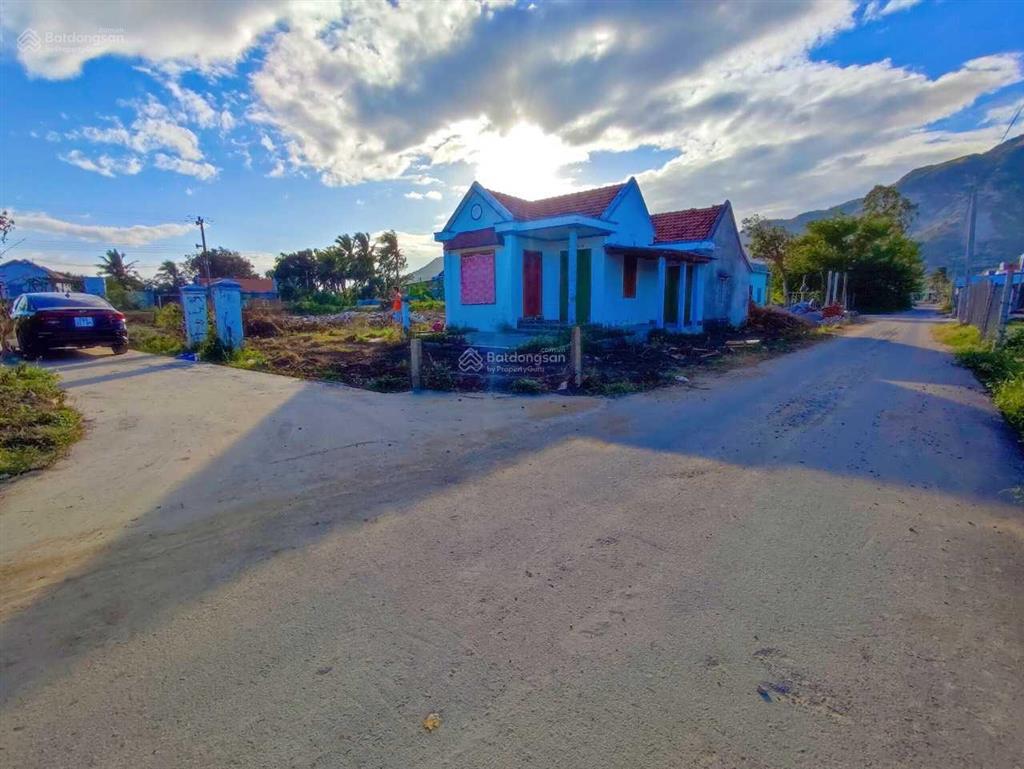 Chính chủ bán siêu phẩm 3 mặt đường nhựa 20m tại phân khu 8 khu kinh tế vân phong.  0947 066 ***