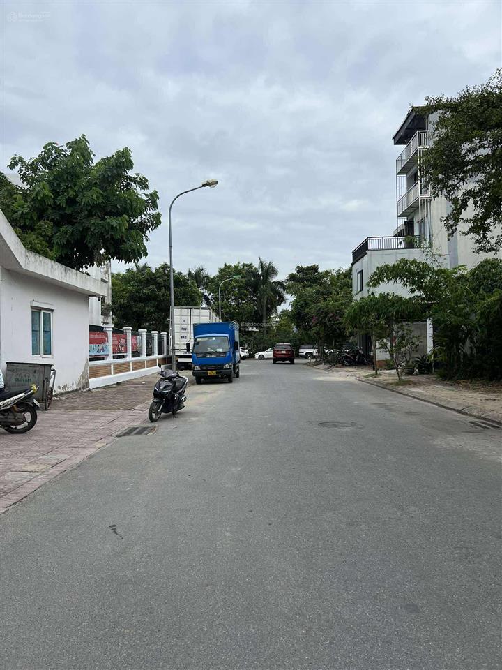 Chính chủ cần bán 236 m2 khu đô thị 31ha  giá 145 tr/m2,  0985 865 ***