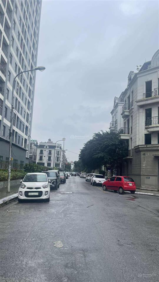 Chủ cần bán căn 84 m2 shophouse sông hồng  gia lâm, giá 21.8 tỷ,  0985 865 ***