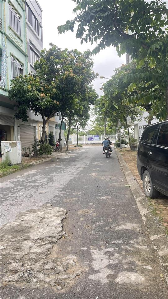 Bán 43,6 m2 đất tái định cư gia lâm đường 11m có vỉa hè giá 9,15 tỷ,  0985 865 ***