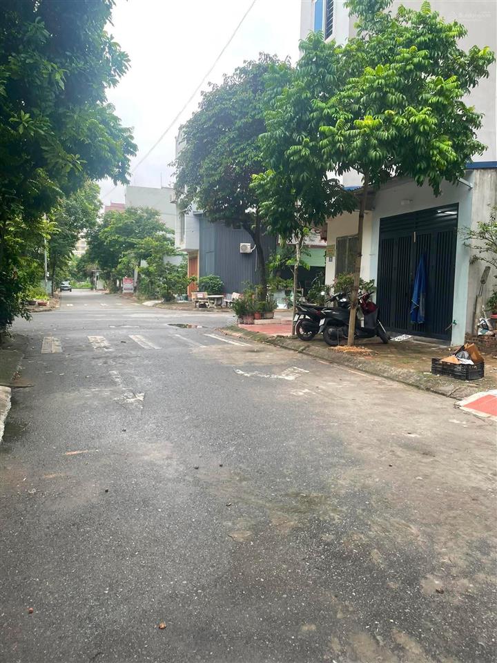 Bán 43,6 m2 đất tái định cư gia lâm đường 11m có vỉa hè giá 9,15 tỷ,  0985 865 ***