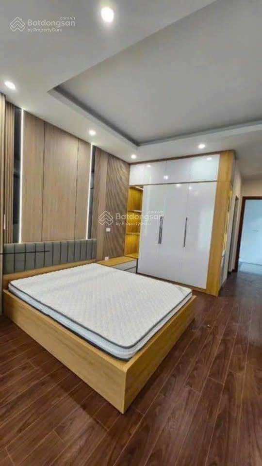Bán nhà 5 tầng căn góc ngô xuân quảng gia lâm  2 mặt đường  ô tô vào nhà, giá 8.7 tỷ