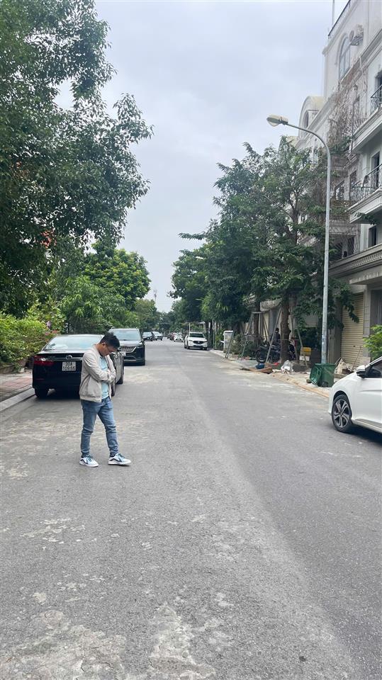 Bán shophouse mặt phố thành trung gia lâm, dt 90 m2, giá thỏa thuận,  0985 865 ***
