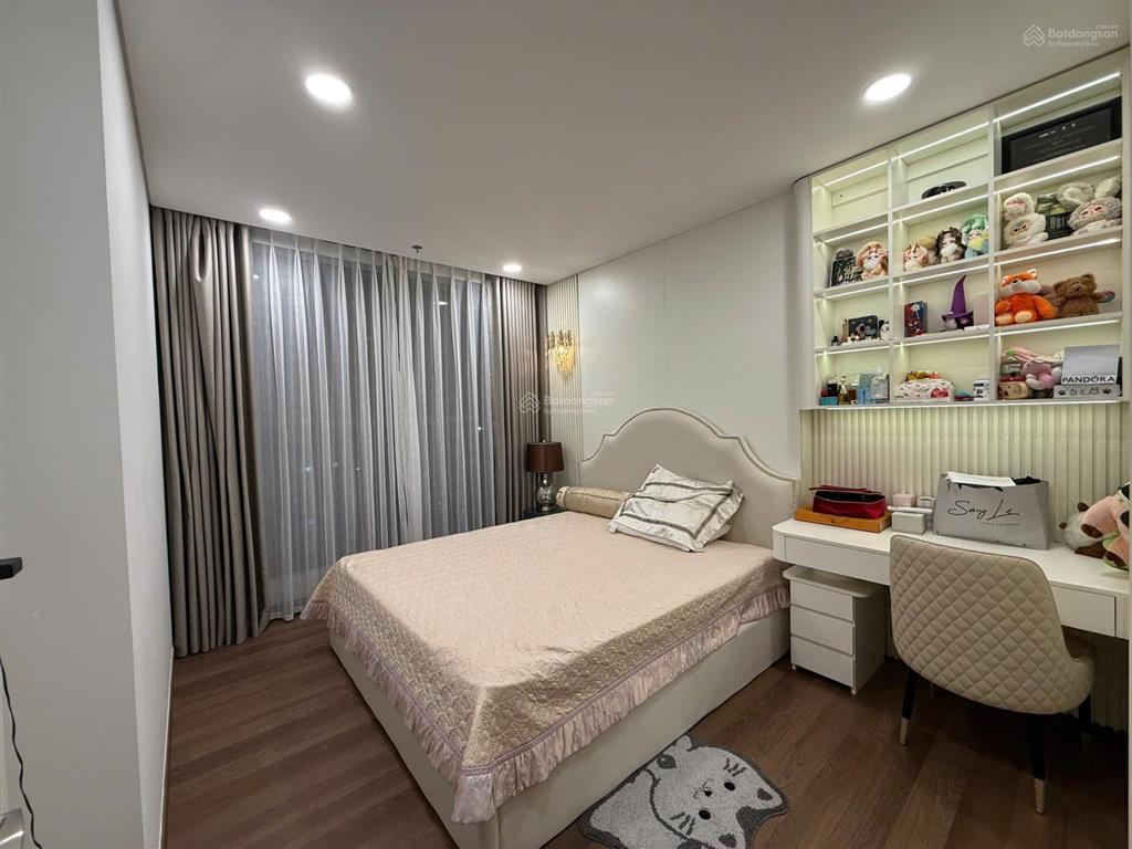 Chính chủ cần tiền bán gấp căn góc 97m2, full nội thất đẹp. giá 8,x  0988 970 ***