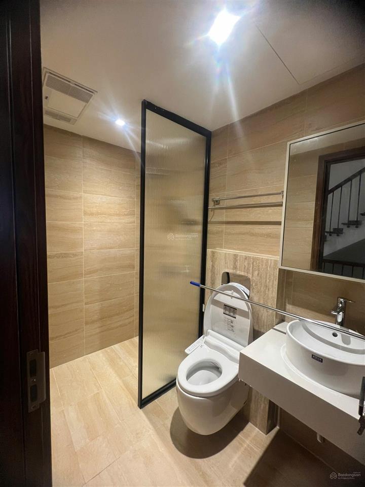 Chính chủ cần tiền bán gấp liền kề view vườn hoa, hoàn thiện có thang máy, 17,9tỷ  0988 970 ***