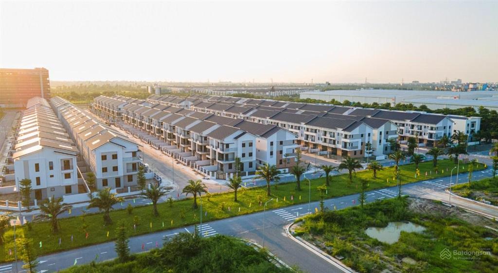 Bán gấp shophouse sh3 centa riverside. giá chỉ 7,5 tỷ, sẵn ở ngay