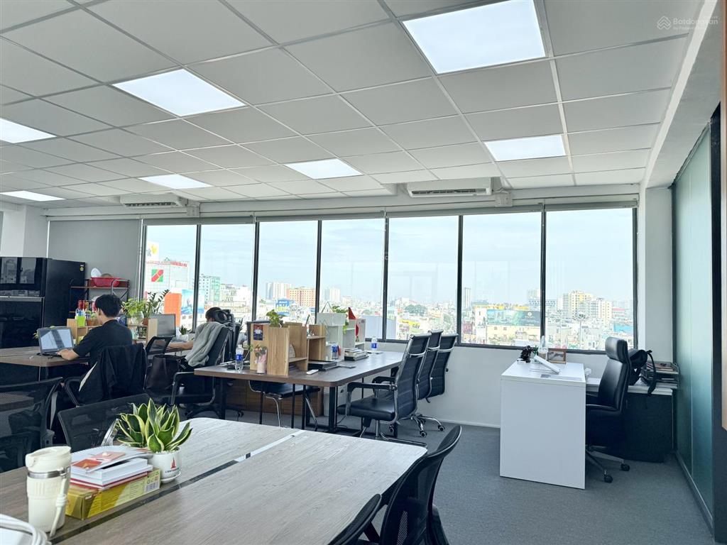 Văn phòng bình thạnh dt 81m2 giao quận 1  2, setup sẵn nội thất