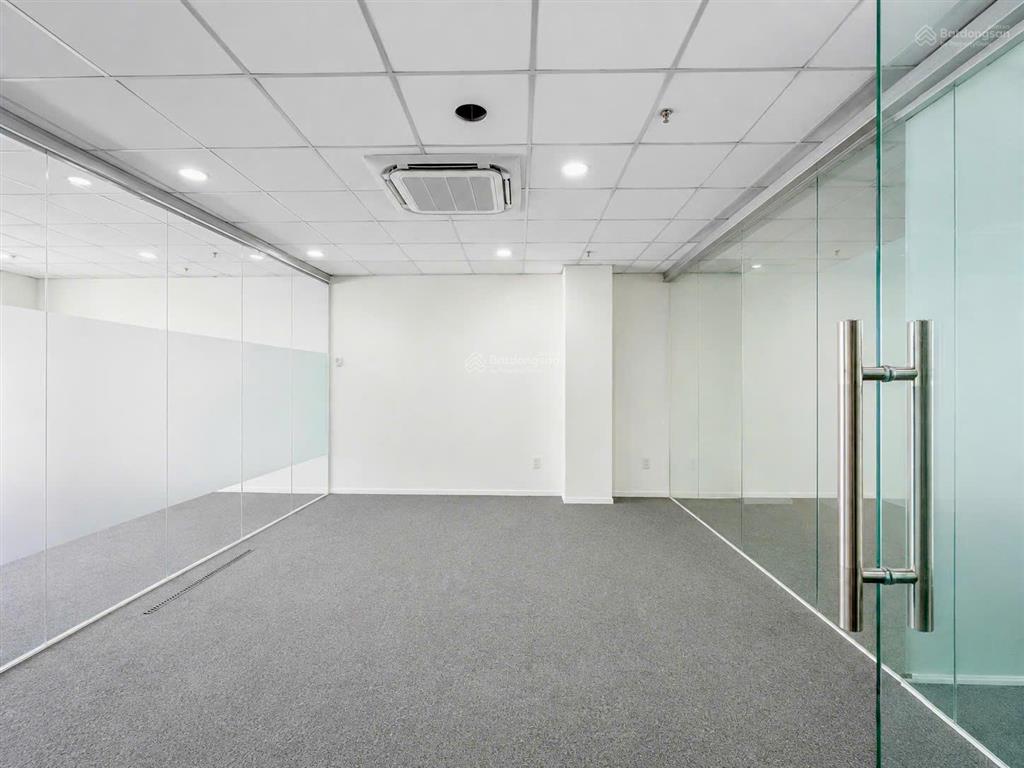 Văn phòng ngay ngã 4 hàng xanh  dt 210m2  fitout sẵn chỉ từ 10$