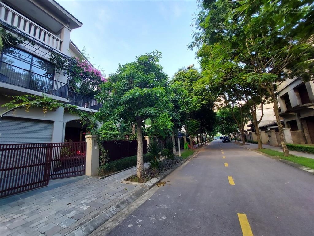 Gia đình cần bán căn góc biệt thự vườn khu sunny garden city. sài sơn. quốc oai.  0985 242 ***