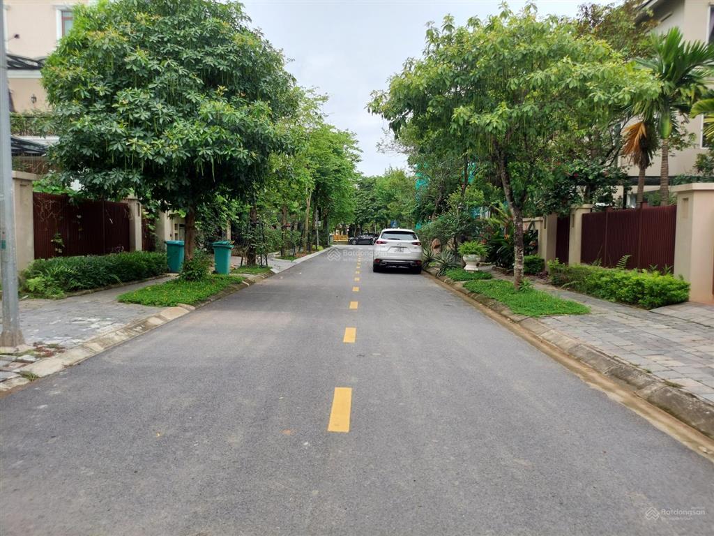 Gia đình cần bán căn góc biệt thự vườn khu sunny garden city. sài sơn. quốc oai.  0985 242 ***