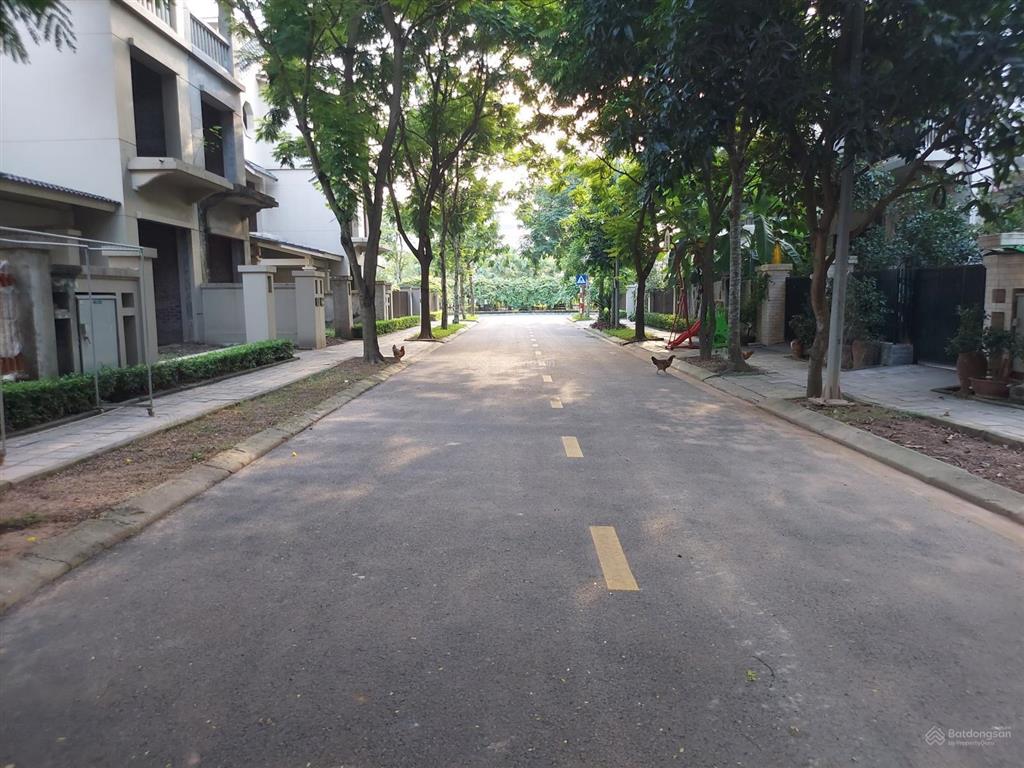 Gia đình cần bán căn góc biệt thự vườn khu sunny garden city. sài sơn. quốc oai.  0985 242 ***