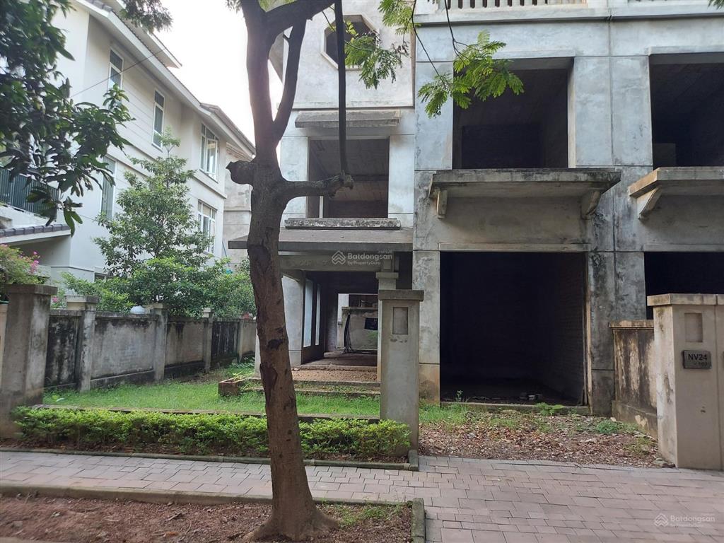 Gia đình cần bán căn góc biệt thự vườn khu sunny garden city. sài sơn. quốc oai.  0985 242 ***