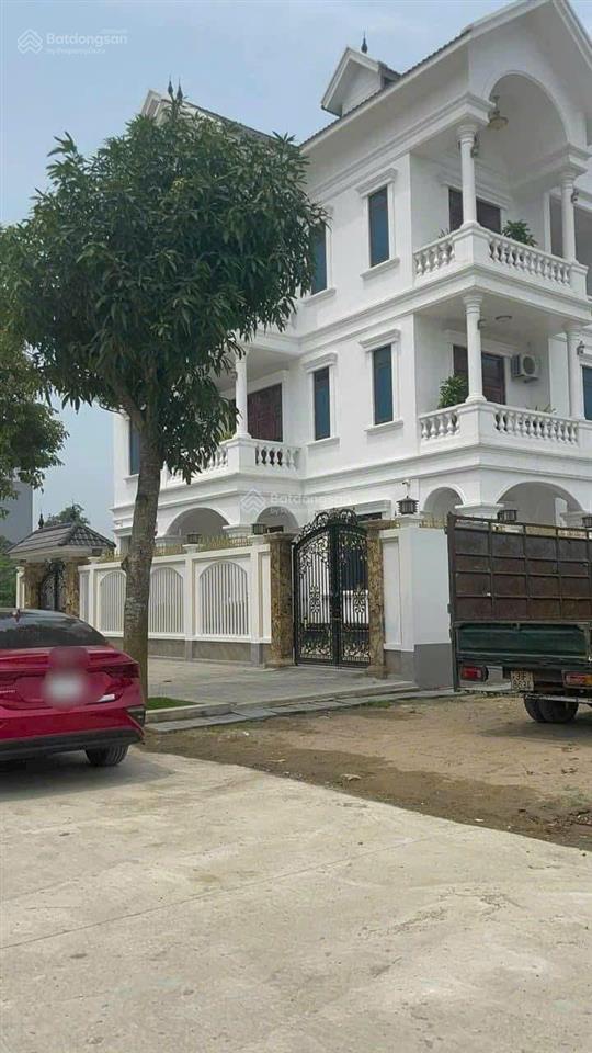 Bán nhanh lô mặt đường chợ bương cấn, hữu kinh doanh sầm uất.  0985 242 ***