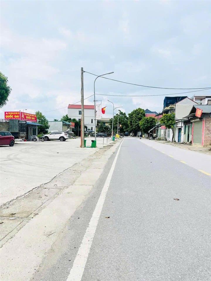 Bán nhanh lô mặt đường chợ bương cấn, hữu kinh doanh sầm uất.  0985 242 ***