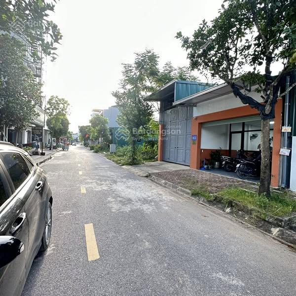 Bán nhanh lô 137m2 khu kinh doanh sầm uất khu dg03 tt quốc oai.  0985 242 ***