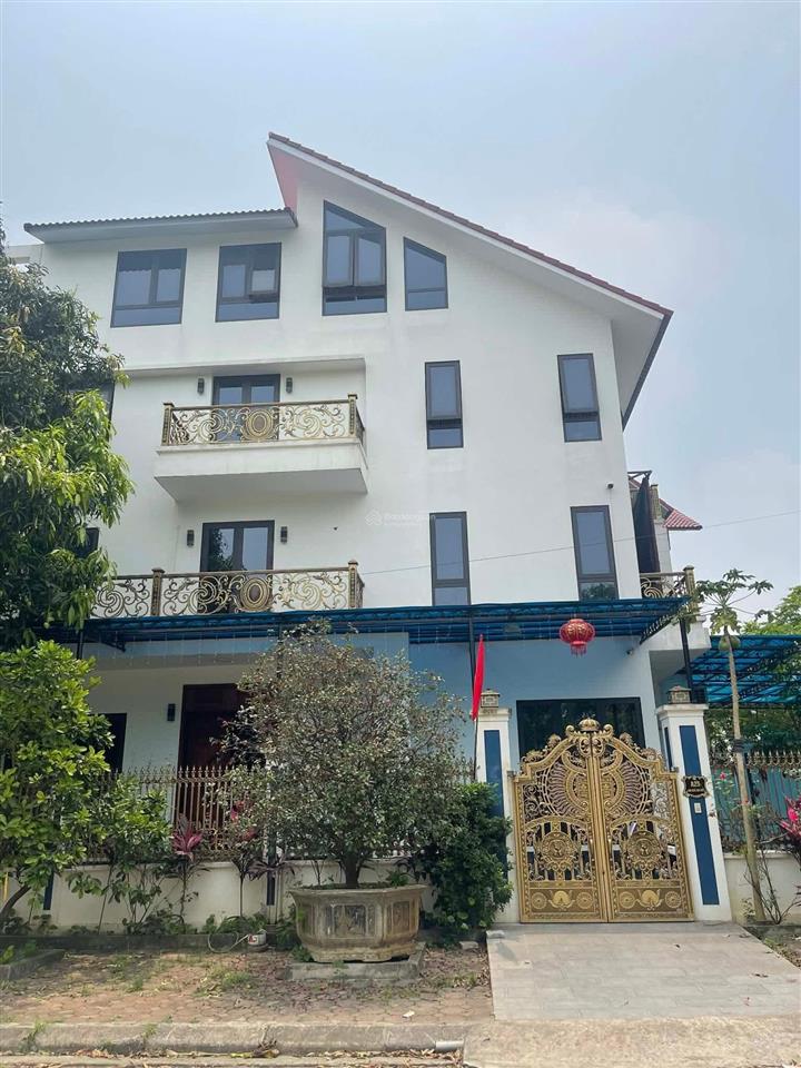 Anh zai cần bán bt 230m đẹp khu newhouse city giá chỉ 2x tỷ ạ. căn cạnh góc đẹp.  0985 242 ***