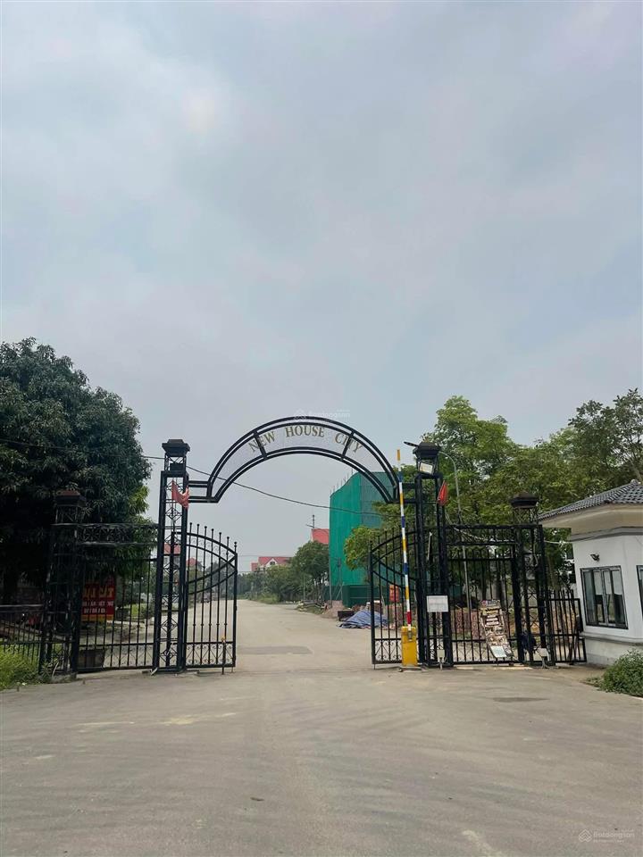 Anh zai cần bán bt 230m đẹp khu newhouse city giá chỉ 2x tỷ ạ. căn cạnh góc đẹp.  0985 242 ***
