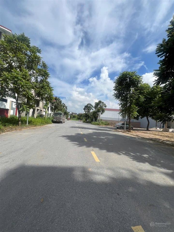 Anh zai cần bán bt 230m đẹp khu newhouse city giá chỉ 2x tỷ ạ. căn cạnh góc đẹp.  0985 242 ***