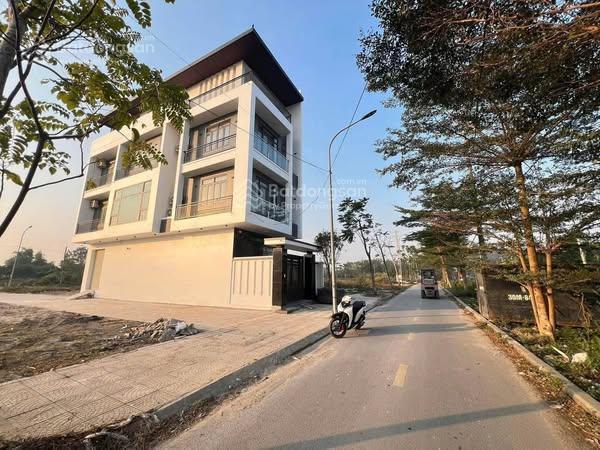 Gia đình cần bán lô góc 77m mặt đường đôi khu đấu giá khánh tân, sài sơn. quốc oai.  0985 242 ***