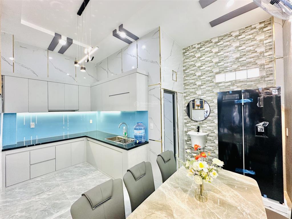 Nhà phố 5m x 11m 4 tầng hẻm nhựa 5m thông cách đường trương thị hoa chỉ 20m sát bên q.gò vấp