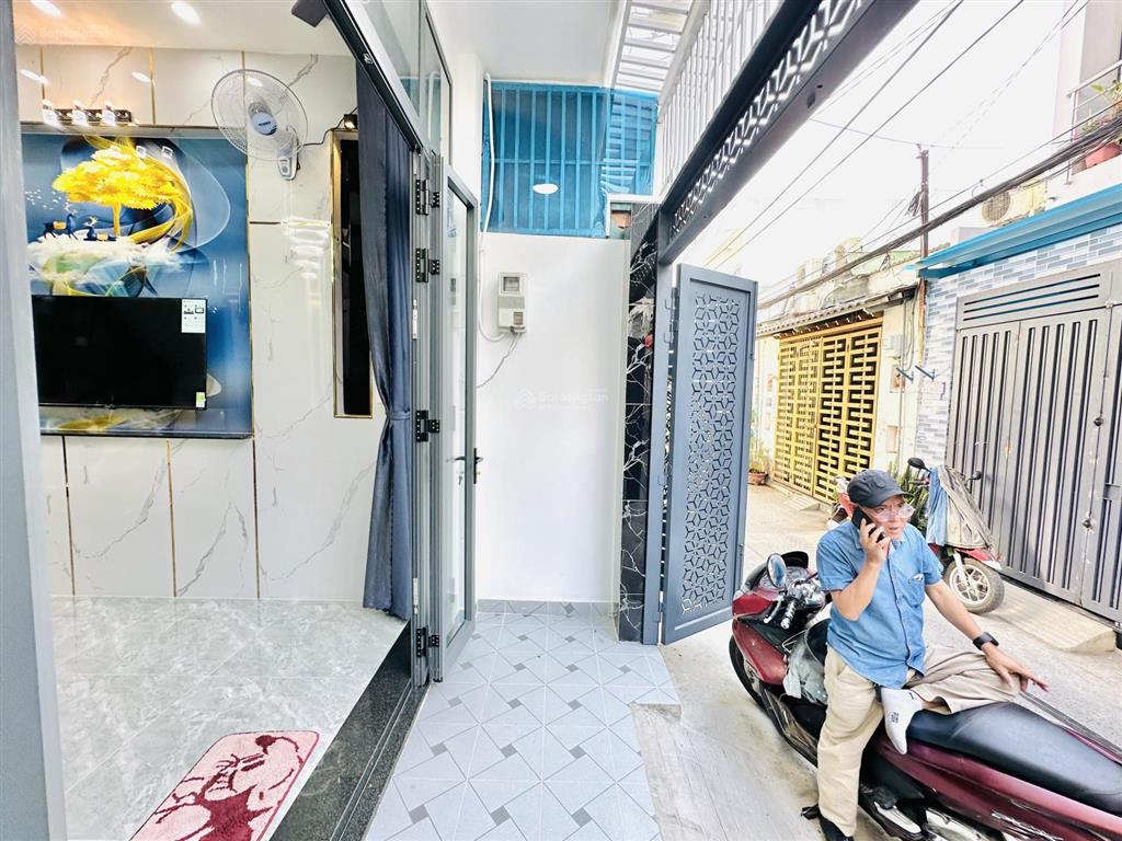 Nhà phố 5m x 11m 4 tầng hẻm nhựa 5m thông cách đường trương thị hoa chỉ 20m sát bên q.gò vấp