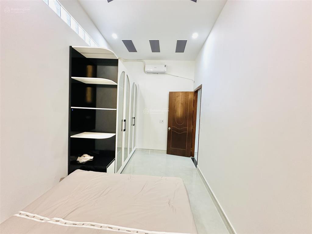 Nhà phố 5m x 11m 4 tầng hẻm nhựa 5m thông cách đường trương thị hoa chỉ 20m sát bên q.gò vấp