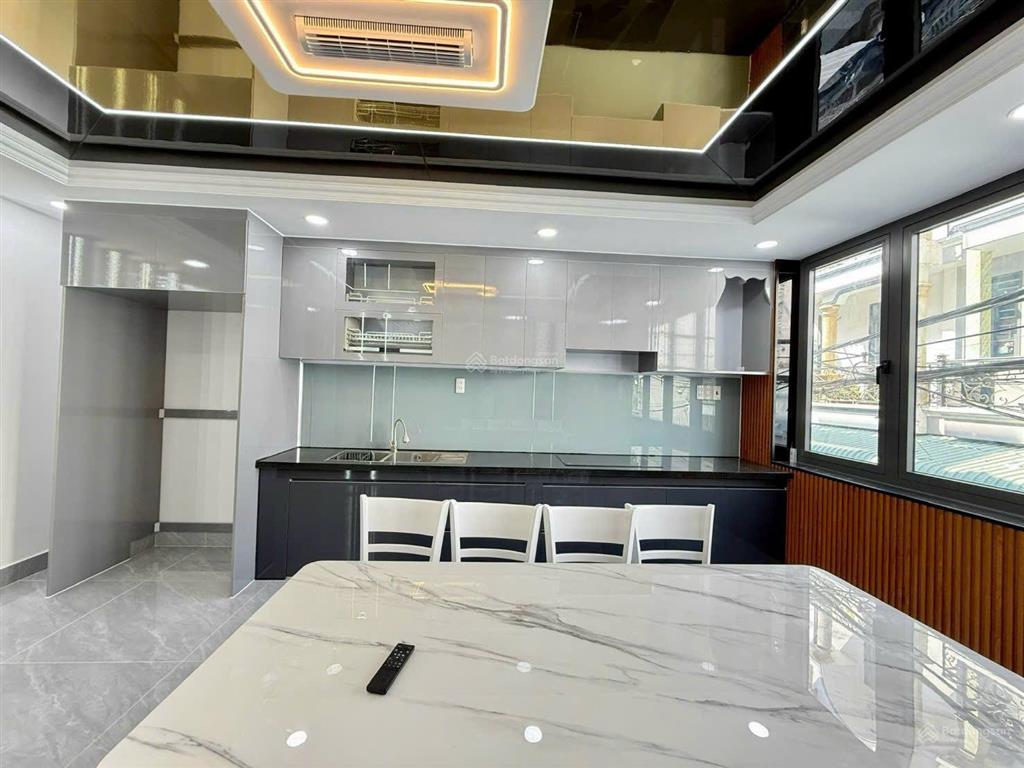 Nhà phố 4m x 15m 4.5 tầng hẻm 6m thông đường lê thị riêng ngay trường c3 nguyễn trung trực