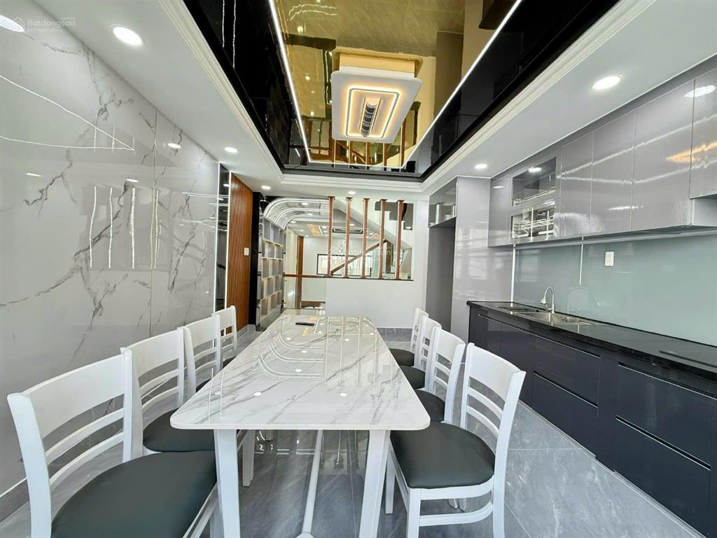 Nhà phố 4m x 15m 4.5 tầng hẻm 6m thông đường lê thị riêng ngay trường c3 nguyễn trung trực