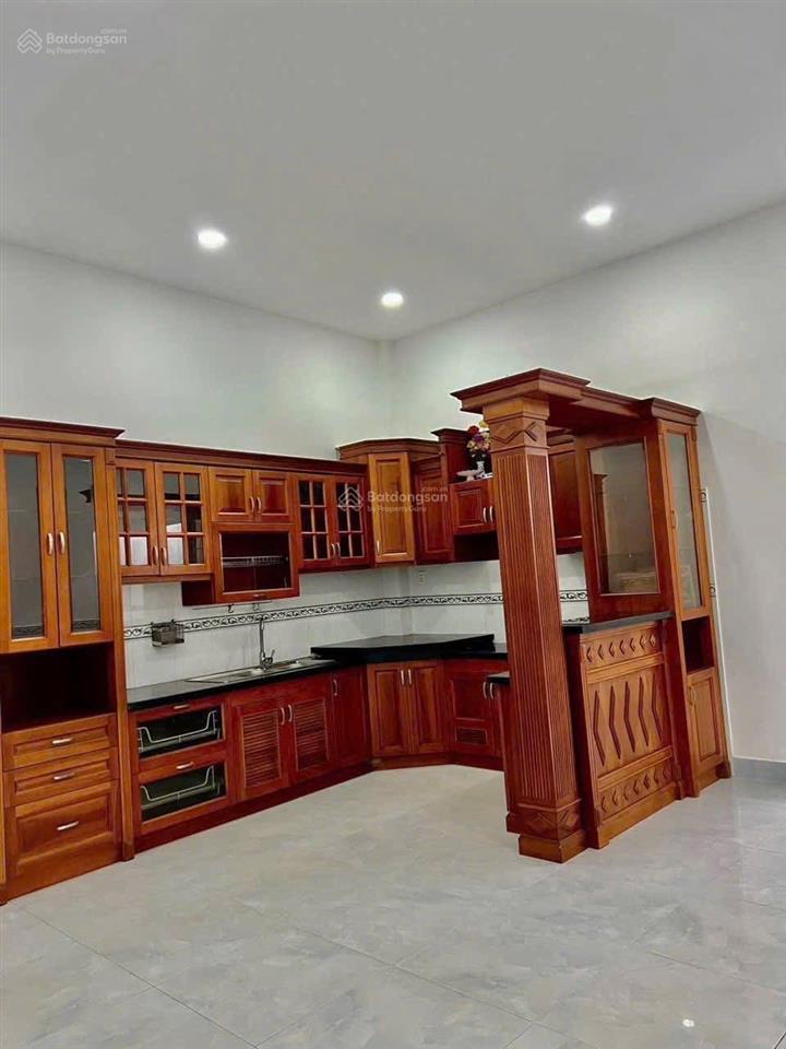 Bán nhà 5.3m x 20m mặt tiền đường đông thạnh 4 đang cho thuê 10tr/tháng gần chợ đông thạnh