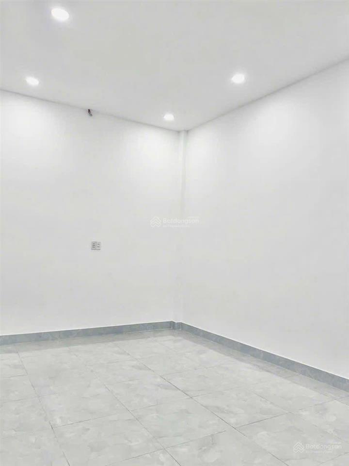 Bán nhà 5.3m x 20m mặt tiền đường đông thạnh 4 đang cho thuê 10tr/tháng gần chợ đông thạnh