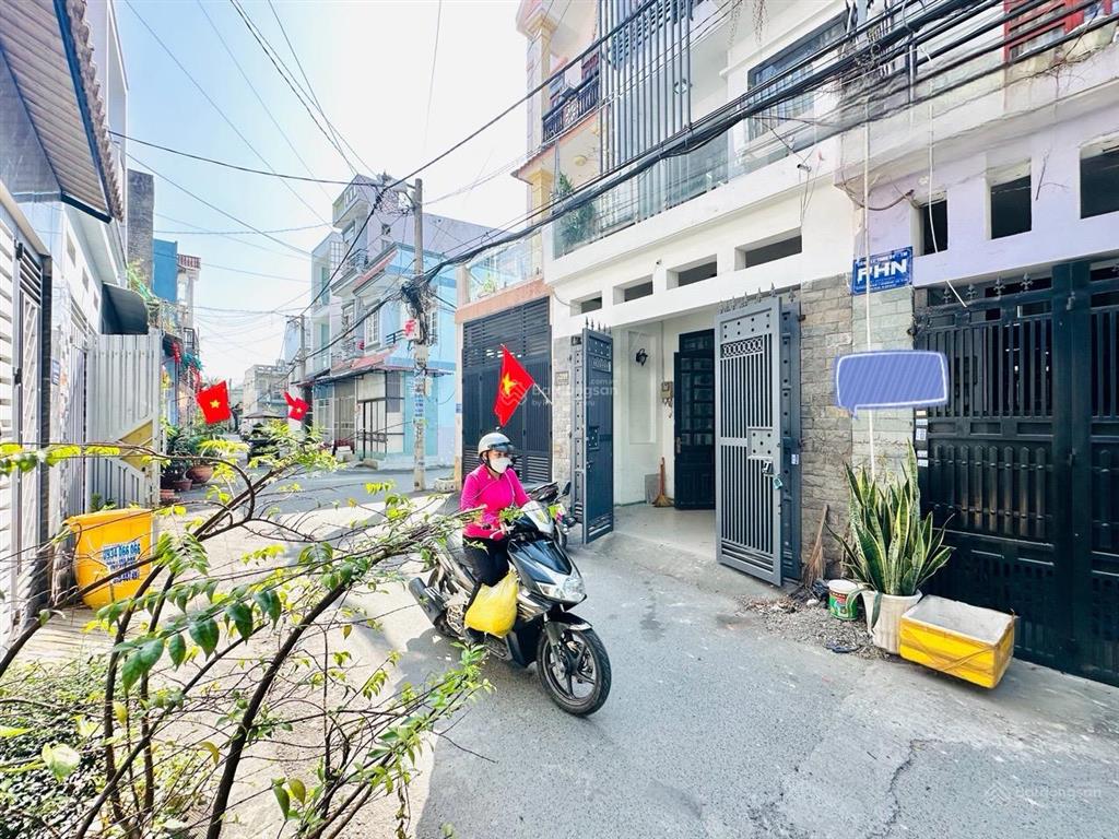 Nhà phố 4m x 15m 3 tầng hẻm nhựa 6m thông đường lâm thị hố p. tân chánh hiệp