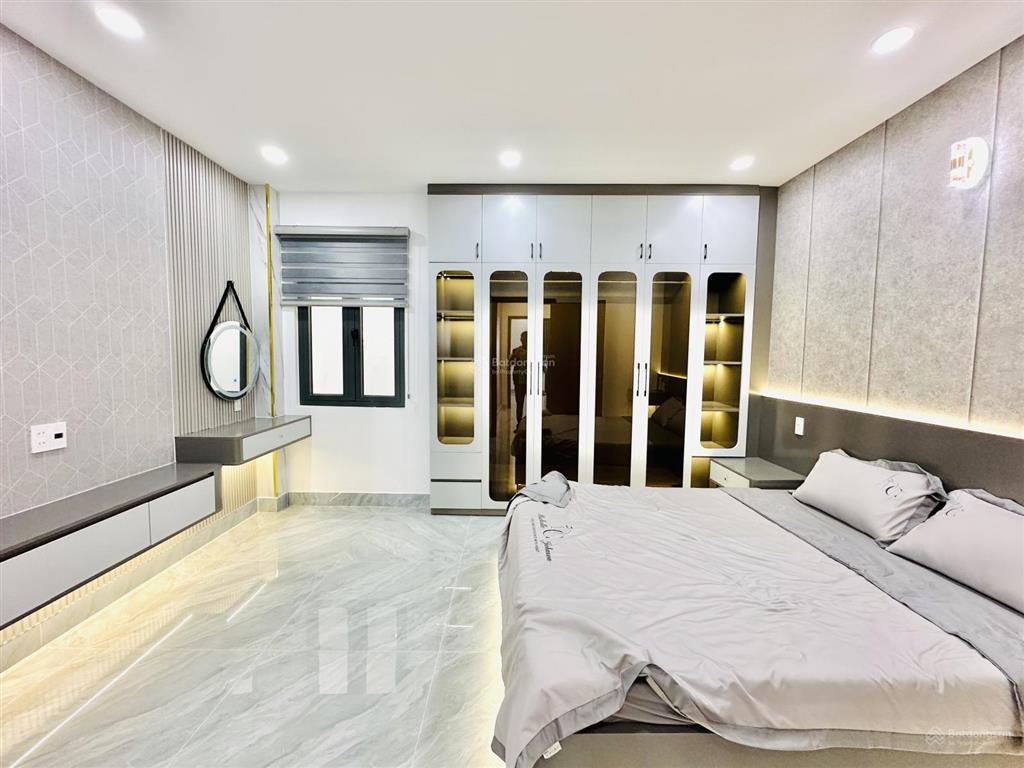 Giảm 1.1 tỷ căn nhà 4.43m x 13m 1 lửng 3 lầu hẻm nhựa 6m thông kinh doanh sát đường trần thị năm