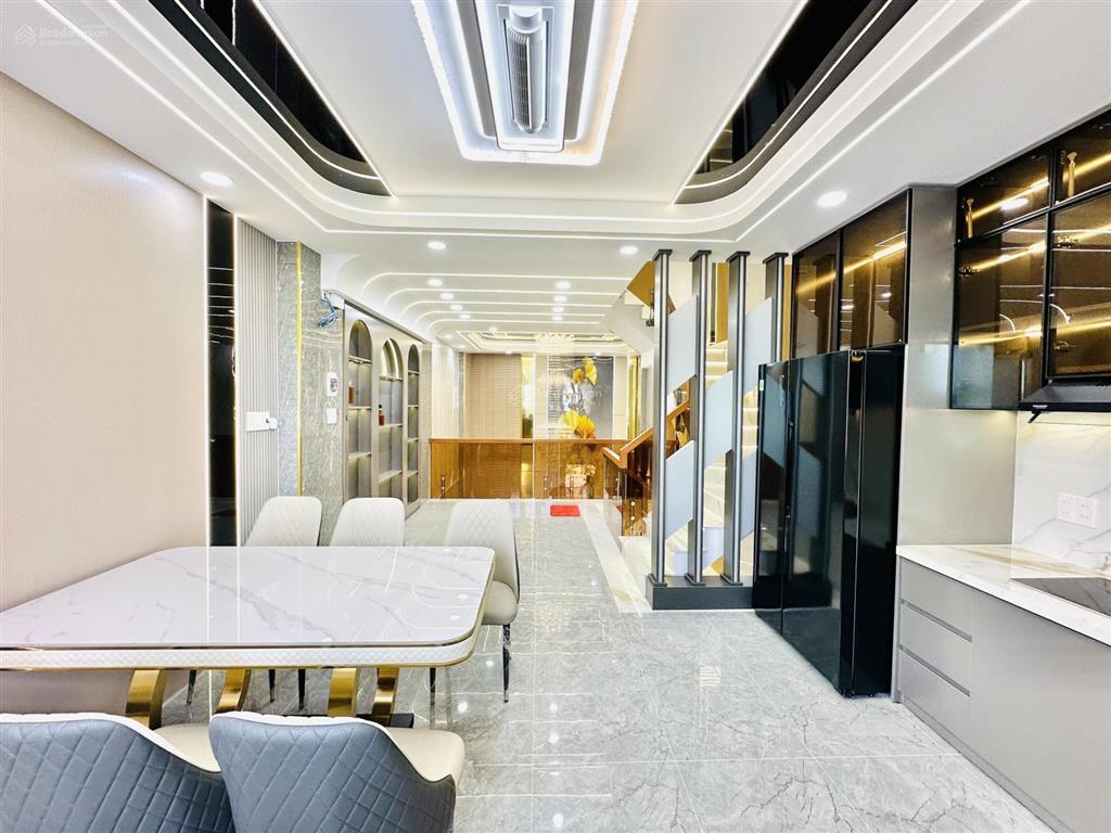 Giảm 1.1 tỷ căn nhà 4.43m x 13m 1 lửng 3 lầu hẻm nhựa 6m thông kinh doanh sát đường trần thị năm