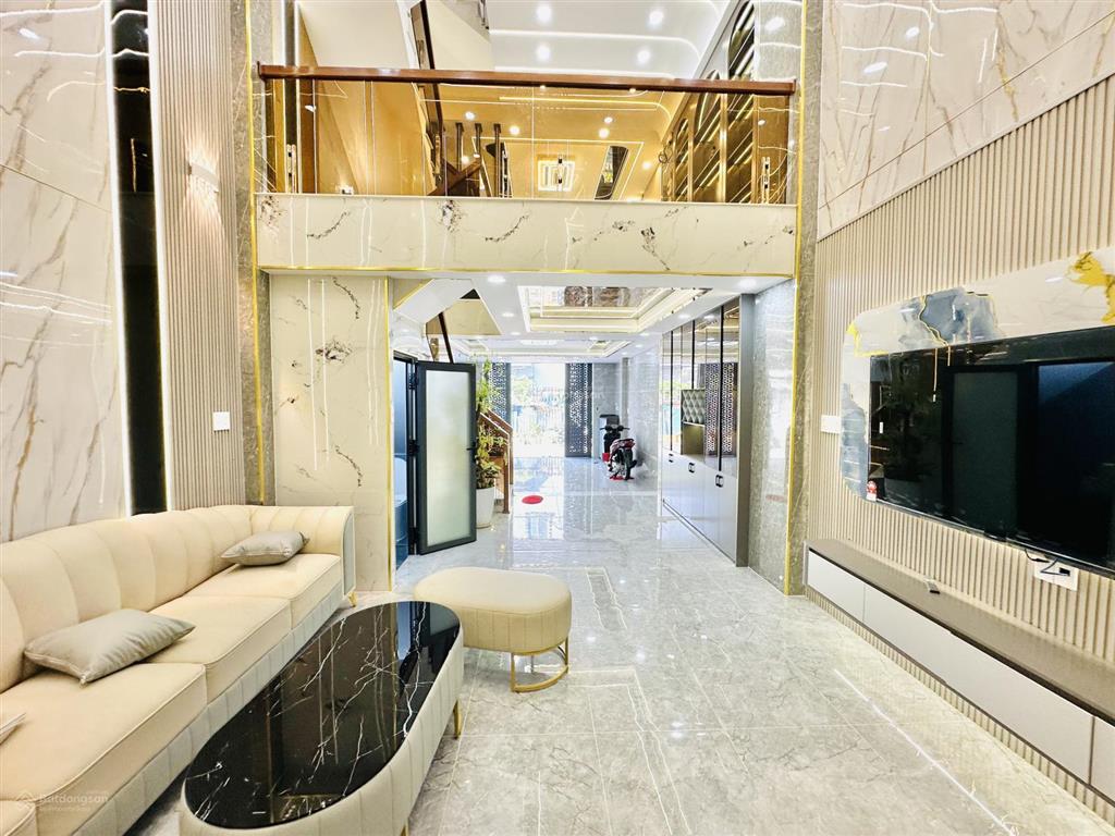 Giảm 1.1 tỷ căn nhà 4.43m x 13m 1 lửng 3 lầu hẻm nhựa 6m thông kinh doanh sát đường trần thị năm