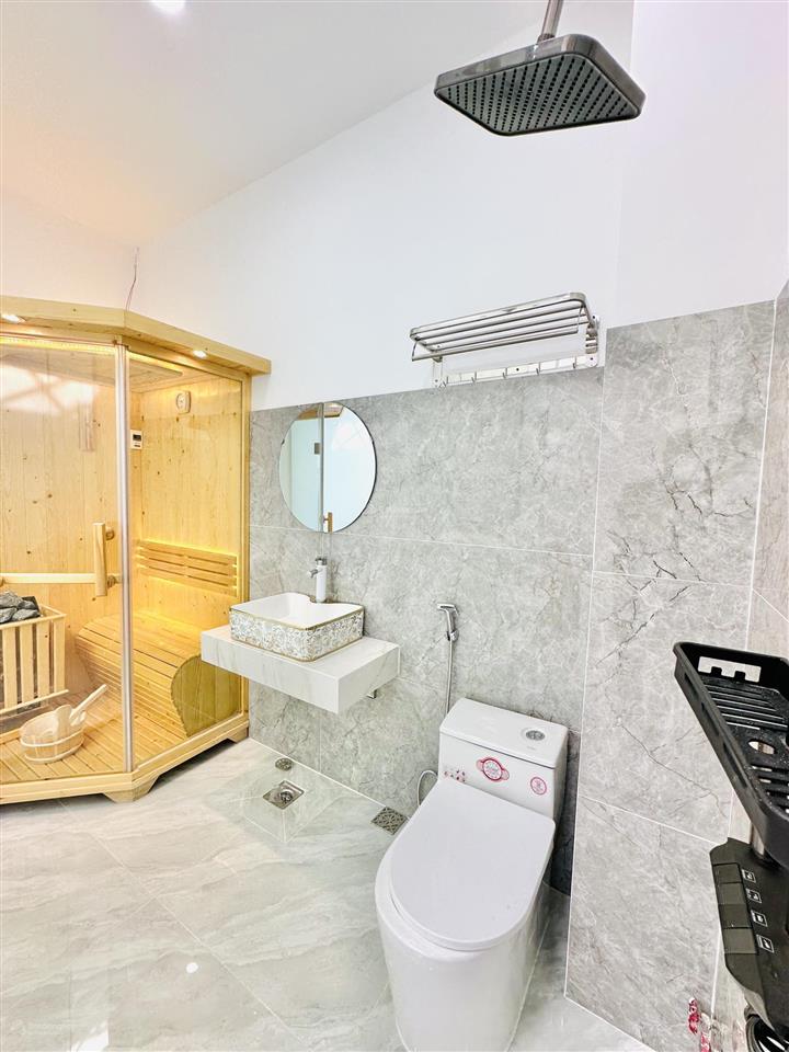 Giảm 1.1 tỷ căn nhà 4.43m x 13m 1 lửng 3 lầu hẻm nhựa 6m thông kinh doanh sát đường trần thị năm
