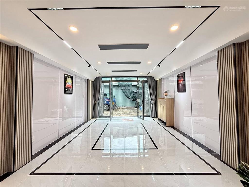 Giảm 600 triệu, nhà đẹp 4,5m x 13m xây mới 4,5 tầng full nội thất  hẻm 8m đường nguyễn ảnh thủ
