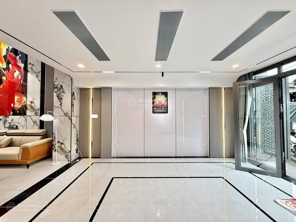 Giảm 600 triệu, nhà đẹp 4,5m x 13m xây mới 4,5 tầng full nội thất  hẻm 8m đường nguyễn ảnh thủ