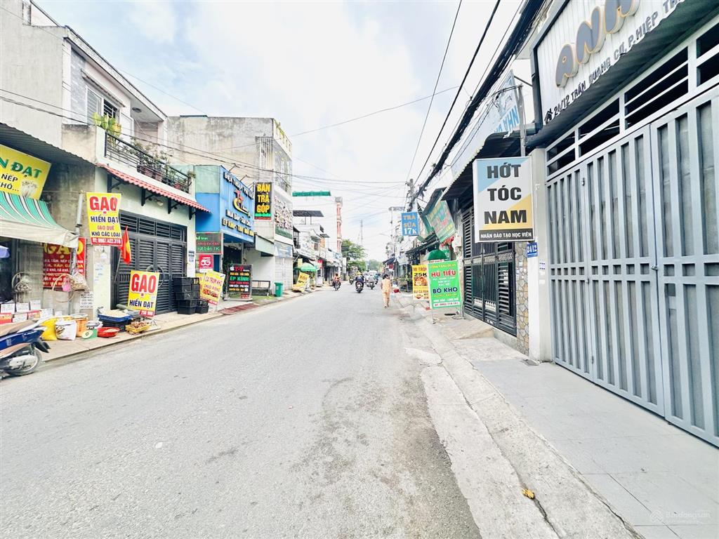 Chính chủ gửi bán đất 4m x 19m vuông vức mặt tiền đường trần quang cơ p. tân thới hiệp ngay chợ