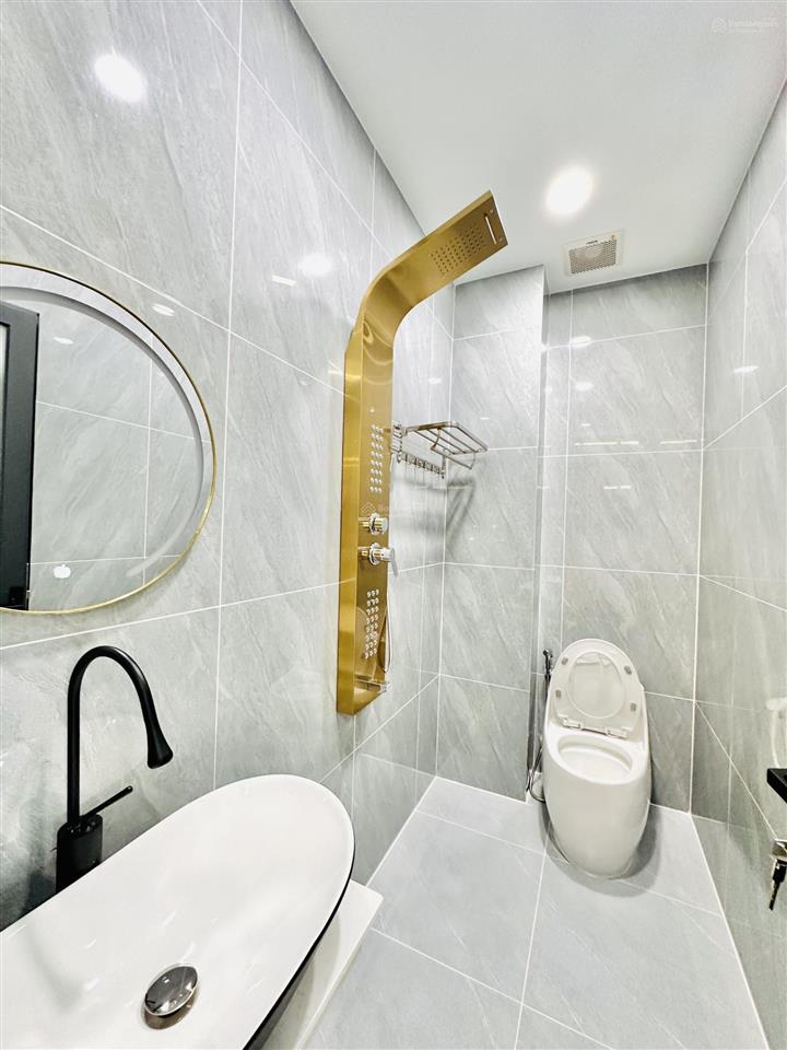 Giảm 600 triệu nhà 6.2m x 17.5m xây 4.5 tầng có thang máy cách mặt tiền đường thạnh xuân 25 chỉ 15m