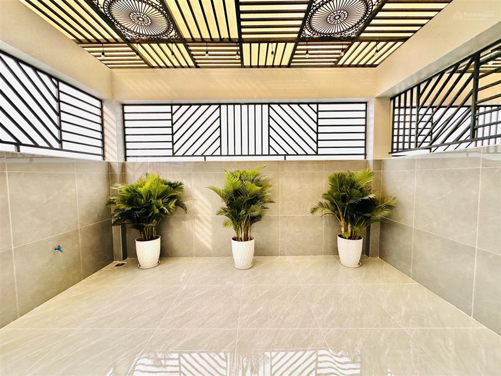 Giảm 600 triệu nhà 6.2m x 17.5m xây 4.5 tầng có thang máy cách mặt tiền đường thạnh xuân 25 chỉ 15m