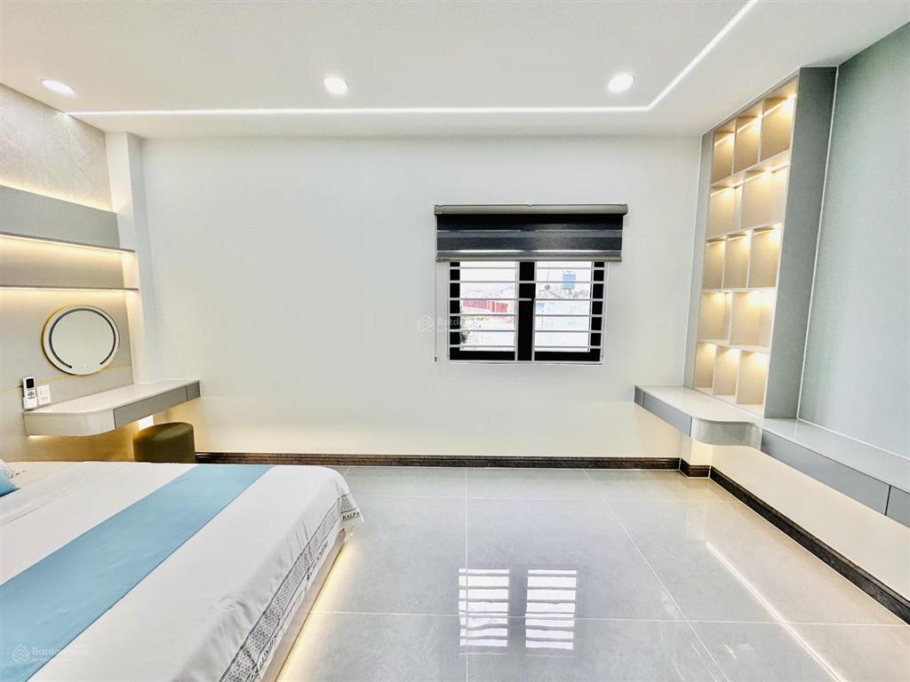 Giảm 600 triệu nhà 6.2m x 17.5m xây 4.5 tầng có thang máy cách mặt tiền đường thạnh xuân 25 chỉ 15m