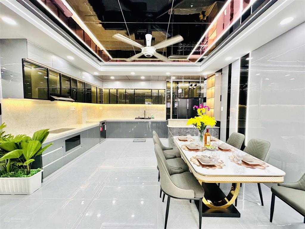 Giảm 600 triệu nhà 6.2m x 17.5m xây 4.5 tầng có thang máy cách mặt tiền đường thạnh xuân 25 chỉ 15m